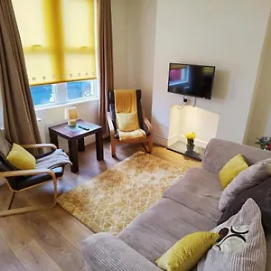 https://maly-dom-sleeps-4-5-or-6.hotelsin-nottingham.com
