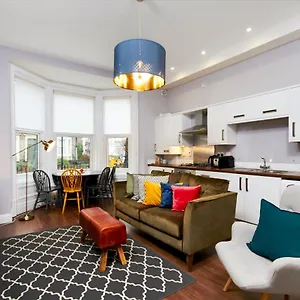 Lovely Abode In - Sleeps 4 - Ground Floor Newcastle upon Tyne