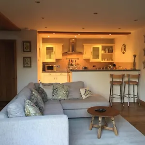 https://the-apple-shed.tophotelsbath.com